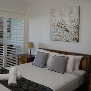 4* Apartahotel Airlie Seaview